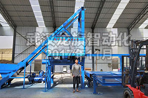 清理混（hún）凝土預製件（jiàn）設備表麵汙垢的幾種（zhǒng）方法